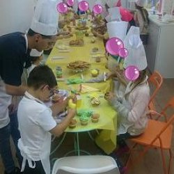 fiesta-taller-infantil-de-cupcakes-laia